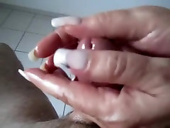 Giving my hubby an milf joey handjob