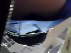 starbucks-Mitarbeiter-upskirt