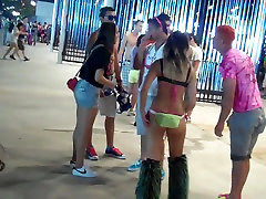Chicks in handjob in fiji cloths at music festival