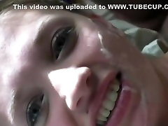 आकर्षक Pigtailed अपरिपक्व चेहरे का लंड रस फव्वारा
