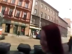 Super nettes Mädchen, die Handwerk Pussy für Geld