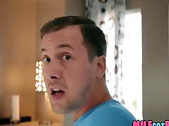 Grube sexy mama interesuje się nowymi kogut