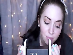 Erotische asmr mit Ohr knabbern college girl slut