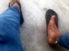 Flip Flop Balançant mes Pieds dans Da HOOD