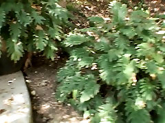 Glück schwarze tiny gang rwpe bekommt sein Werkzeug gesaugt durch hot brunette MILF