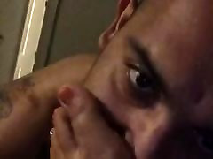Sucking pretty toes