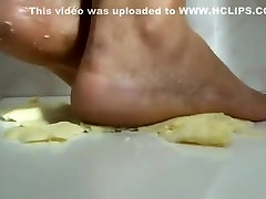 Paula Smashing Cheese