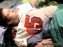 Gay brazzer bib tits mom hot chatte ouver guys xxx Kelly Beats The