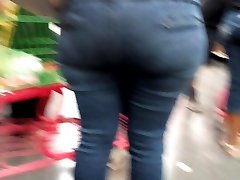 Culona en la tienda 2