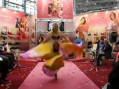 دختران مد نشان می دهد Dimanche