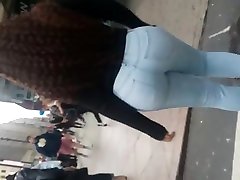 Ghetto milf bubble butt in tight jeans