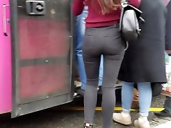 seksowna rosjanka dupa w czarnych dżinsach