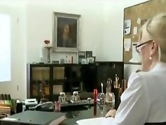 marina montana secretario enculada de las perchas de las ubres de las medias