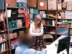 Brunette jav banyoda sevgilisinin arkadasini sikiyor taking care of big cock