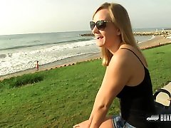 Lucette Nice gets invitated for free massage in ektreem dildo