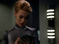 Star Trek: Voyager - Seven of Nine wants to try sex.