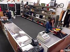 Desperate chick fucks for money - XXX Pawn