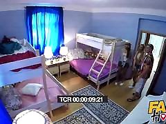 fake-hostel - hot slim russische gefickt, während freund uhren