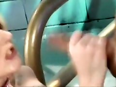 sophie dee knabbert seinen schwanz und bekommt es geschoben in ihre twat und esel und geht atm