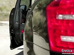busty schlampe bekommt ihre haarige fotze gefickt