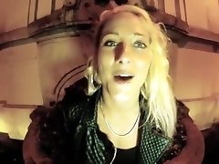 Avec son hollywood fl joliment décoré de tatouage, Nicky, notre vraie saloppe collectionne les hommes lorsquon parle d un plan de cul.