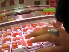 Juste après une petite douche avec elle, on s’est mis en action pour faire jouir à coup de bite dans le cul et la chatte cette femme mûre divorcée au gros popotin dans le jardin