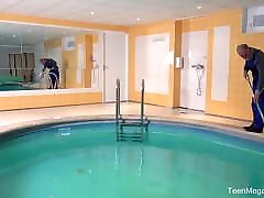 teenmegaworld-старый-н-молодой - свежий девушка и старый мальчик бассейн