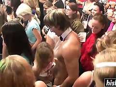 hübsche babes zu bekommen, um große schwänze lutschen