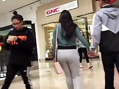 Thick Ass Latina in leggings