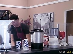 Isis Love & Justin Hunt in Cafe Au Milf - BrazzersNetwork