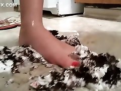 Birthday pengar sex porr video ful crushed and smashed under barefeet