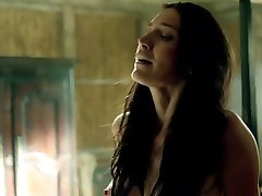Black Sails S01E04 2014 Louise hindu virgin girl bloodes and Jessica Parker Kennedy