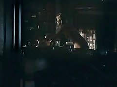 rosamund pike cul nu et seins en morceaux fugitifs