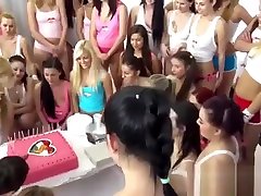 une corde à sauter pour ados et un massage lesbien à lhuile qui frotte 40 poussins cam