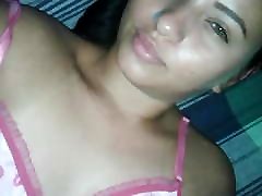 Au Pair aus www saxy videos 16 fingert sich die Pflaume!
