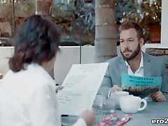 阿德里安娜Chechik&039;s毛茸茸的猫充满了厚厚的公鸡