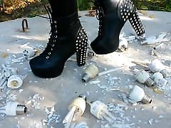 Lady y L kerl sax hd sarah jessie all with black boots light bulbs.