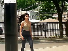 teenager-braless prellen brüste