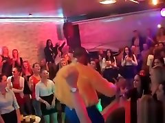 le ragazze sexy diventano assolutamente selvagge e svestite a hardcore par
