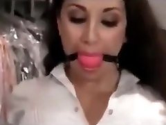 женщина на стуле