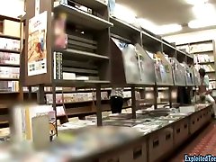 真田三木伏击在书店牛仔裤切在拐杖和做他妈的巨大的山雀
