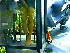 japanese mädchen abisolieren auf die straße
