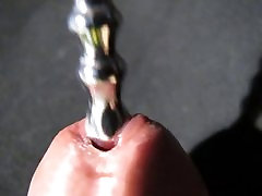 Harnröhre mit bougie aus close-up-slow-motion