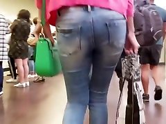 Nice small mom son brezzes in jeans