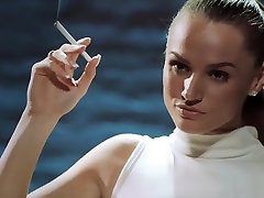 le charlie laine strap on retour de tori black au divertissement adulte