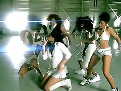 Timati और टिम्बालैंड फुट. grooya, ला ला भूमि, मैक्स सी-नहीं सभी पैसे unce के बारे में