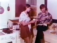 Teen hustler gives her pussy to everyone