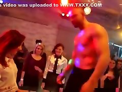 slutty kätzchen bekommen völlig verrückt und nackt im hardcore-teil