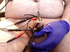 electro-sound school girls fucred in leitfähigen gummi cumshot squirt