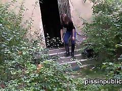 These pretty girls don&039;t seem bothered by pissing off people